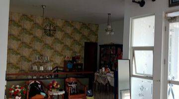 Gambar 4 Rumah 2 Lantai Bagus Semi Furnished Siap Huni 