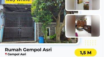 Gambar 1 Rumah cantik, terawat di dalam.kompleks perumahan, 2 lantai