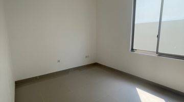 Gambar 4 Rumah 2 Lantai Bagus Semi Furnished SHM di Pantai Indah Kapuk, Jakarta Utara