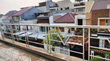 Gambar 3 Rumah Luas Bertingkat Di Perumahan Green Garden 