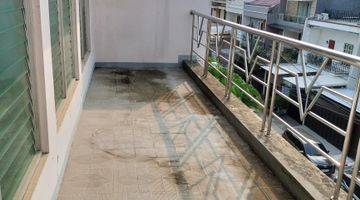 Gambar 4 Rumah Luas Bertingkat Di Perumahan Green Garden 