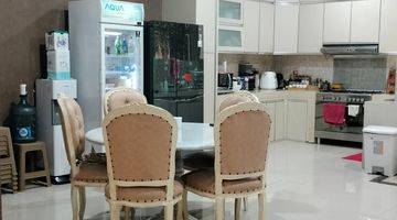 ruang makan dijual rumah mewah 3.5 lantai