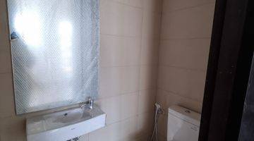kamar mandi disewakan rumah baru di pik