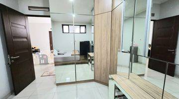 kamar tidur rumah pusat kota 2 lantai