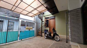 tampak depan dijual siap pakai rumah kost