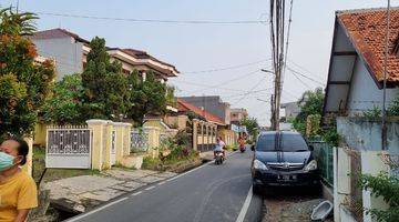 Gambar 1 Ruang Usaha atau rumah kontrakan, masing2 seluas 40 M2, model paviliun.