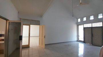 Gambar 3 Disewakan Rumah Hoek Lt 399m² (ex Kantor) Di Citra 2