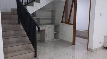 Gambar 1 Rumah 2 Lantai Bagus Semi Furnished SHM di Pasirluyu, Kembar