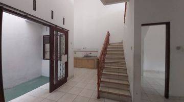 Gambar 3 Rumah 2 Lantai Bagus Unfurnished SHM di Batununggal Indah