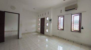 Gambar 1 Rumah 2 Lantai Bagus Unfurnished SHM di Batununggal Indah