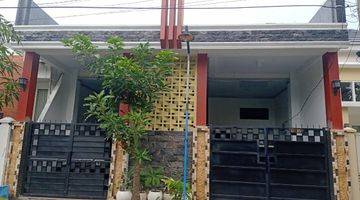 tampak depan rumah bagus di gununganyar dekat
