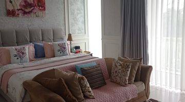 kamar tidur rumah dengan view danau udara