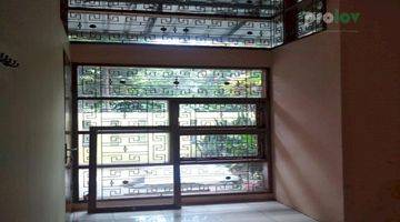 garasi/carport jual rumah 2 lantai di