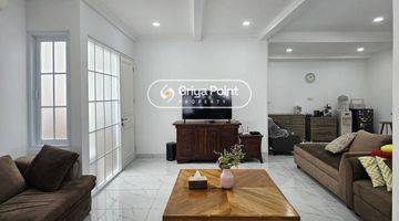 Gambar 3 Rumah Modern Classic Dalam Komplek Pondok Indah Jakarta Selatan