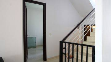 Gambar 4 Dijual Rumah Cantik 2 Lantai Kota Baru Parahyangan Full Furnished