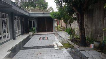 Gambar 4 Dijual cepat rumah di pinggir jalan