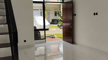 Gambar 3 DIJUAL Rumah Baru Hook Kolam Renang di Sentul City