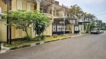 Gambar 1 RUMAH CLASSIC STYLE DALAM KOMPLEK LEBAK BULUS, JAKARTA SELATAN