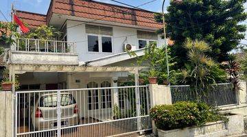 Gambar 1 Rumah 2 Lantai Bagus SHM di Jl. Damai, Jakarta Selatan