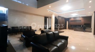 Gambar 1 Rumah mewah di Sisingamangaraja