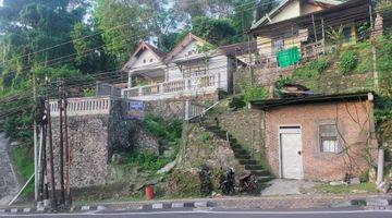 Gambar 2 Rumah di Jl gombel 2 Lantai SHM Barat Daya