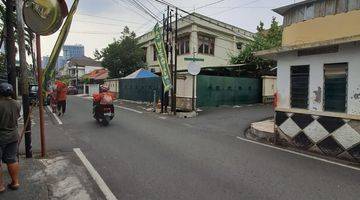 Gambar 4 Rumah Dua Lantai di Jalan Raya Tebet Barat  