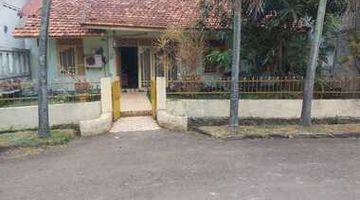 tampak depan rumah hitung tanah dalam komplek