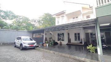 Gambar 2 Rumah 2 Lantai Full Furnish Asri di Kawasan Bintaro Hill