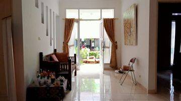 Gambar 3 Rumah 2 Lantai Minimalis Full Furnished 