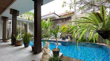 Gambar 1 TROPICAL MODERN 3BED VILLA IN KEROBOKAN NEAR PETITENGET BEACH