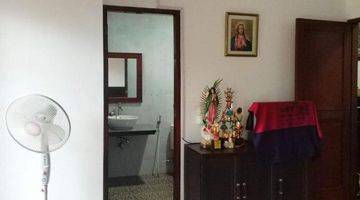 kamar tidur rumah 2 lantai setraduta bagus