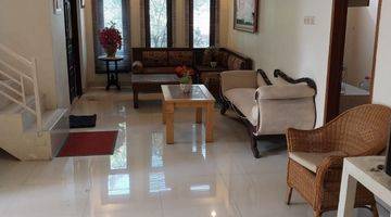 ruang keluarga jual rumah di komplek sarie