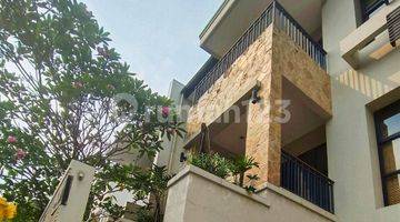 Gambar 1 Rumah Dijual Cepat. Dalam Townhouse dengan Konsep Villa