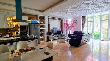 Gambar 1 A Luxurious Town House Springhill Golf Residence 