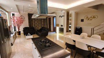 Gambar 2 A Luxurious Town House Springhill Golf Residence 