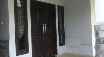 tampak depan rumah bagus 2 lantai pusat