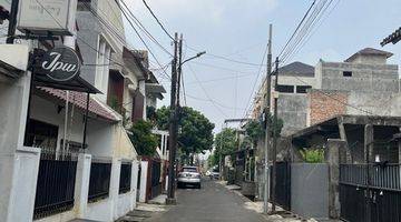 Gambar 1 Rumah Dijual di Ampera Luas Bangunan 200 m²