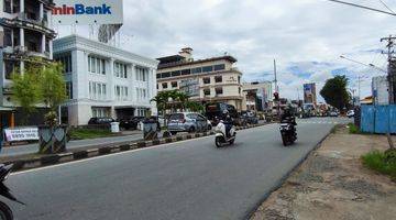 Gambar 4 Ruko 3 Tingkat Dengan Lokasi Strategis Di Jalan Imam Bonjol