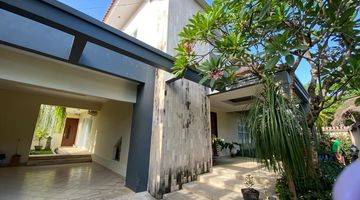 Gambar 1 Rumah 2 Lantai Semi Furnished SHM di Tukad Badung, Denpasar