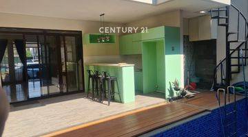 Gambar 2 Furnished Rumah Cantik Murah With Pool  Kota Baru Parahyangan