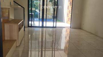 Gambar 5 Furnished Rumah Cantik Murah With Pool  Kota Baru Parahyangan