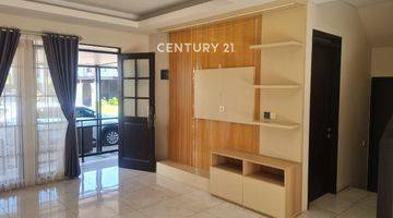 Gambar 3 Furnished Rumah Cantik Murah With Pool  Kota Baru Parahyangan