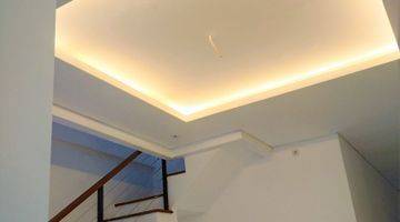foto lainnya  rumah baru modern tropis di