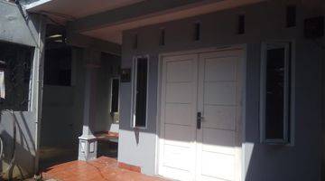 tampak depan rumah lama  butuh renovasi di