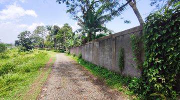 Gambar 1 Tanah Datar Gunung geulis Sumarecon Bogor