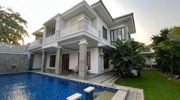 Gambar 1 Cool, Luxurious And Nice House In The Senayan Lippo Cikarang Area. Fully Furnished, Can Be Used, Complete With A Luxurious Garden And Swimming Pool