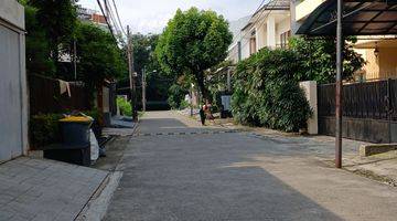 Gambar 2 Rumah Cantik Bersih  terawat #duren tiga .100 meter ke jalan raya