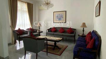 Gambar 1 Rumah 2 Lantai Full Furnished Hanya Selangkah Ke Mega Kuningan