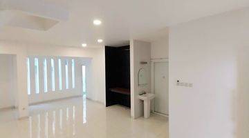 Gambar 5 Rumah hoek dijual dalam cluster discovery bintaro jaya sektor 9