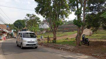 Gambar 4  Tanah Pinggir Jalan Dekat Area Kampus Unpad Itb Jatinangor